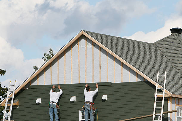 Professional Siding Installation technician working in Lewisville, TX